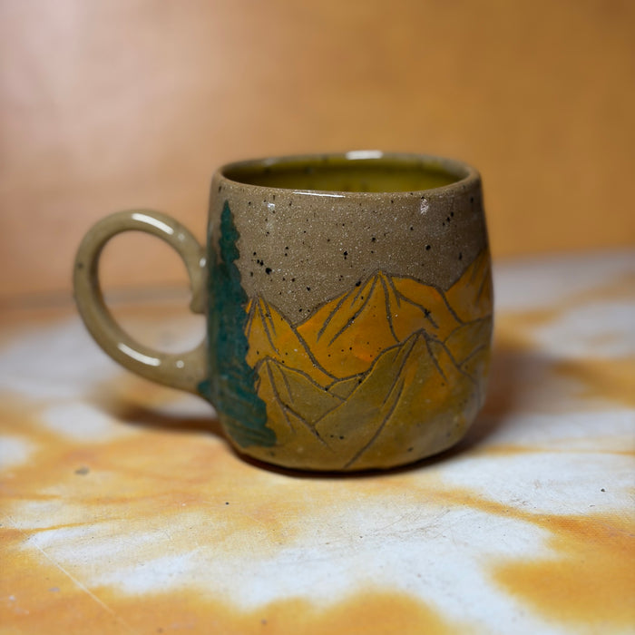 10oz tan mountains mug