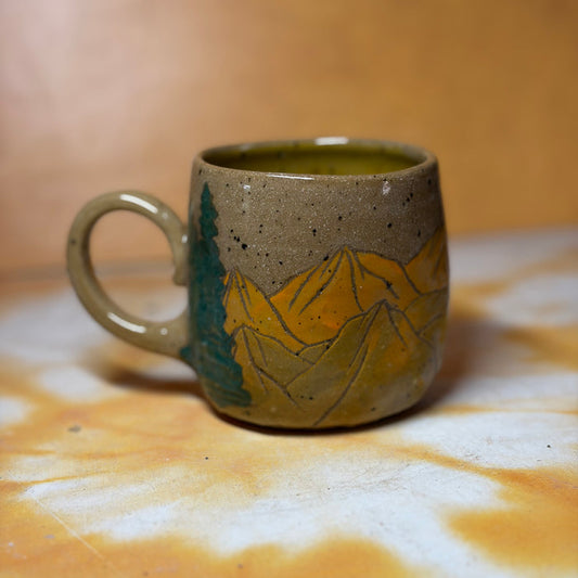 10oz tan mountains mug