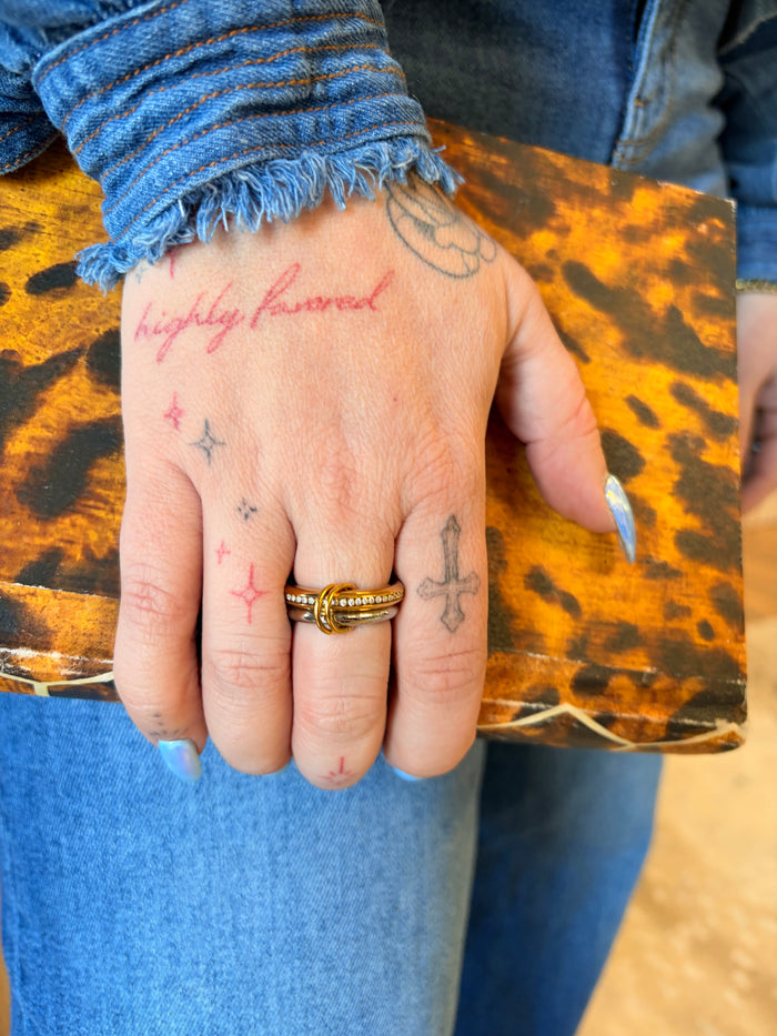 Glam ring