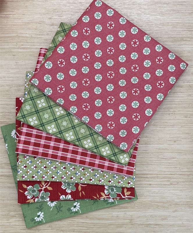 Home Town Holiday Fat Quarter Fabric Bundle (6)