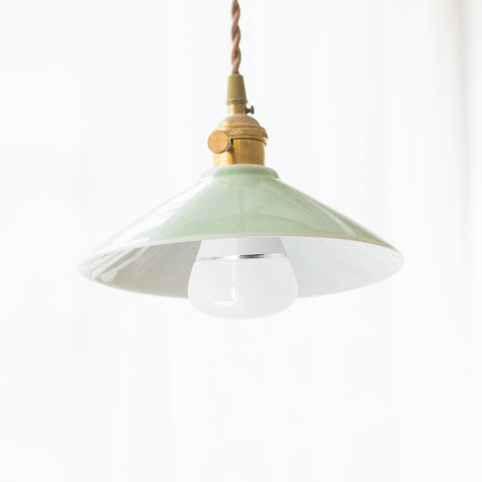 Hanging light bulb with Iview ISB610-2 smart multicolor dimmable Wi-Fi light bulb