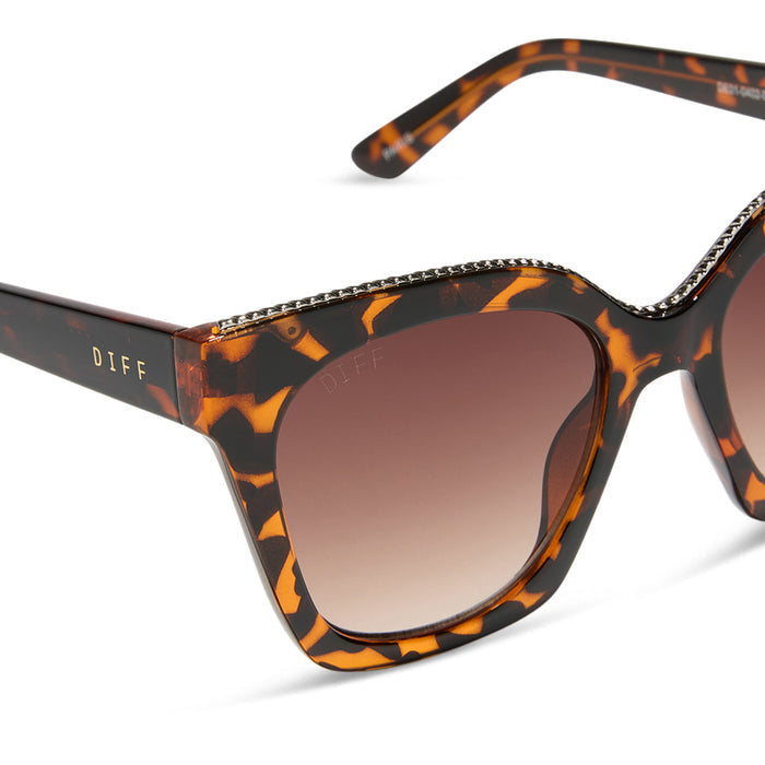 diff eyewear paris square oversized sunglasses with a dark tortoise frame and brown gradient lenses detailed view